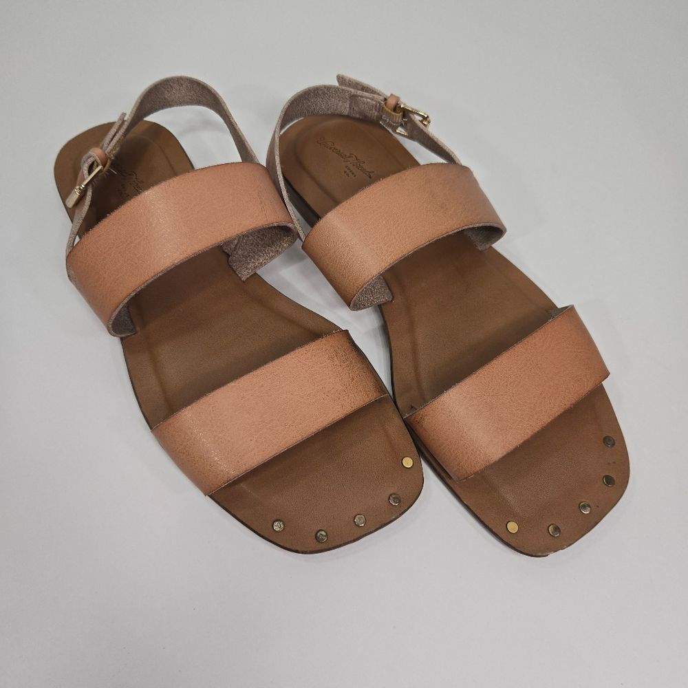 Universal Thread like new sandals - Picture 2 of 16